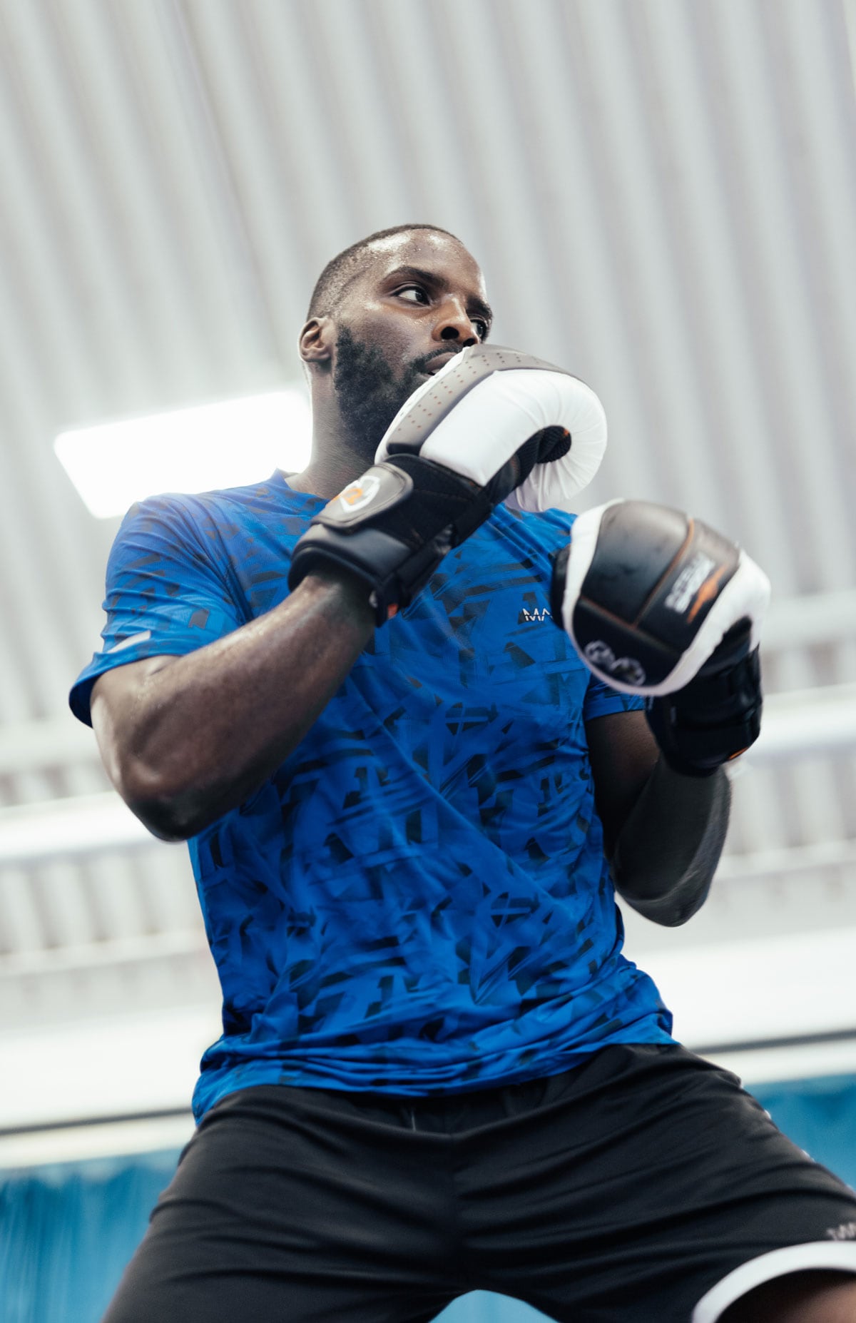 Lawrence Okolie in a boxing stance.